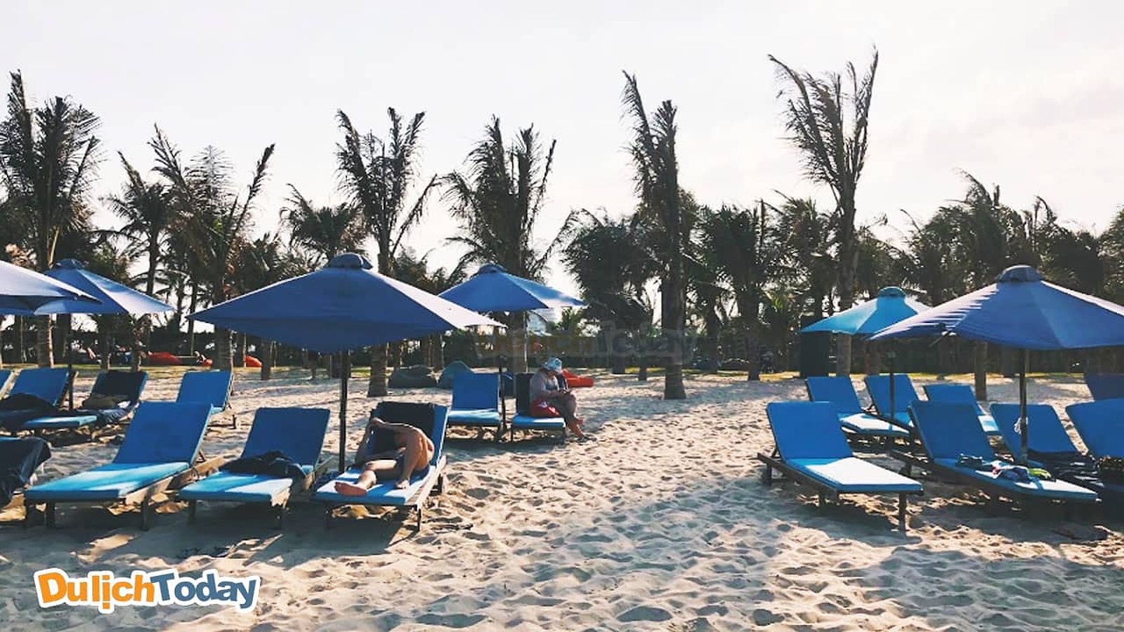 Bãi biển riêng của Duyên Hà Resort Cam Ranh