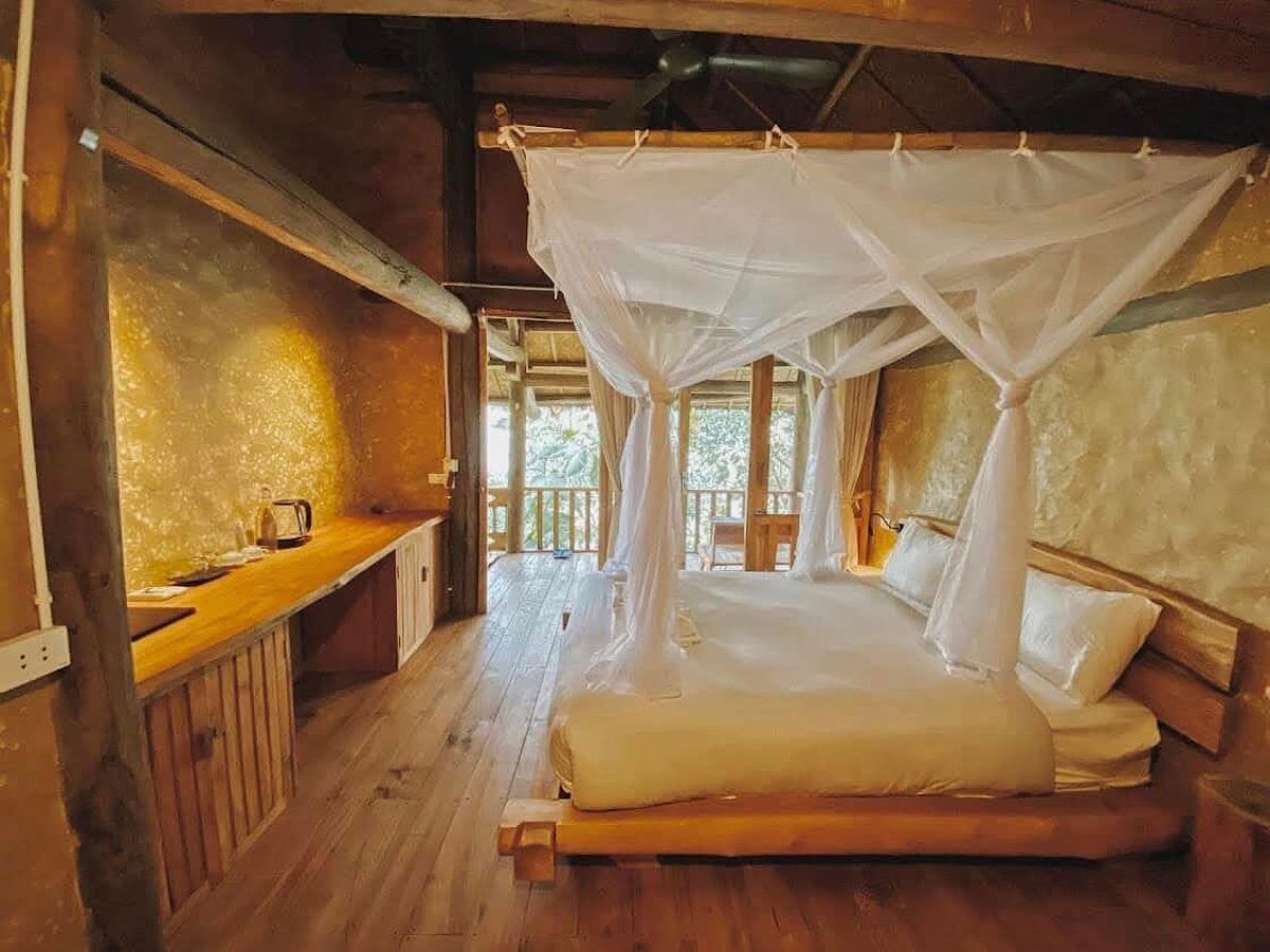 Bể bơi ngoài trời tại resort Đà Bắc Hòa Bình