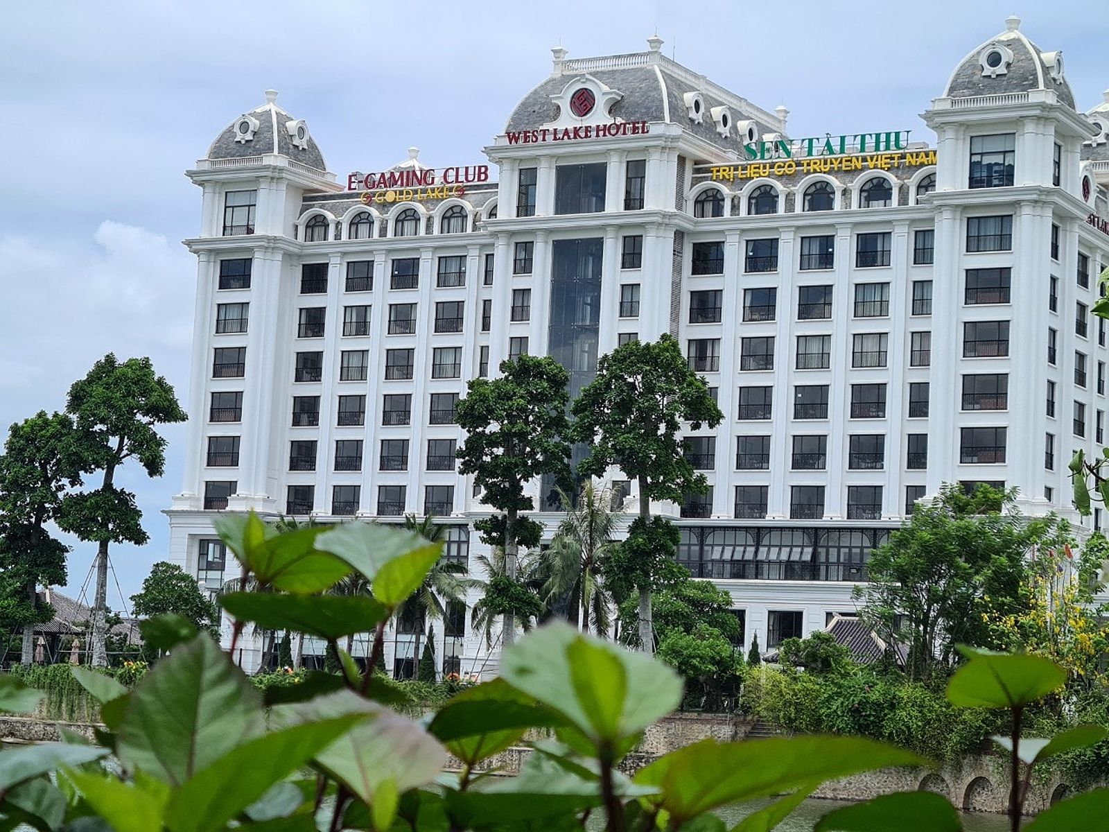 Khung cảnh hồ Đầm Vạc từ Westlake Hotel & Resort Vĩnh Phúc