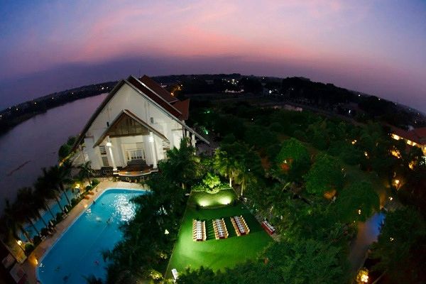 Nhà hàng tại Sông Hồng Thủ Đô Resort