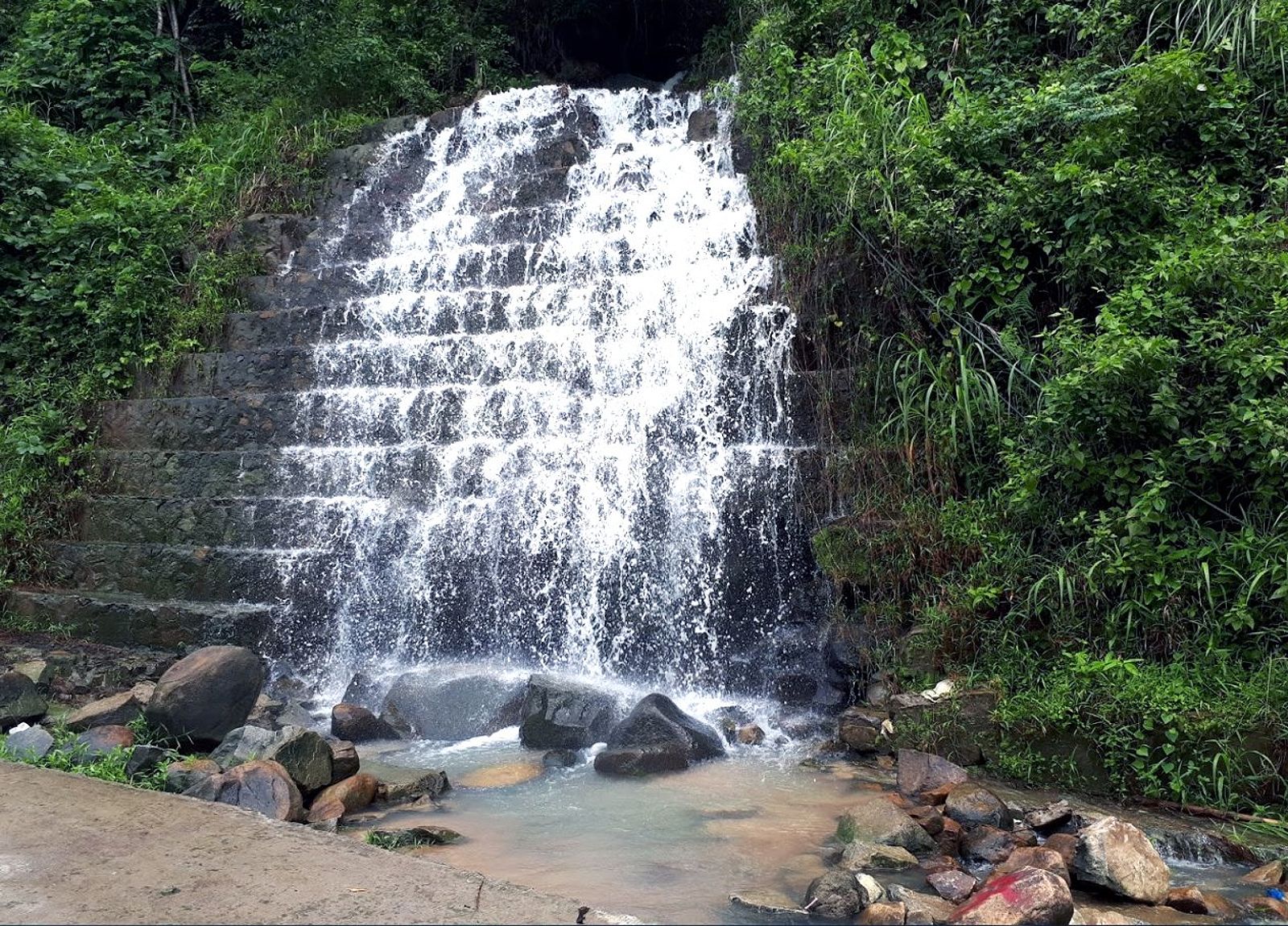 Thác nước không tên