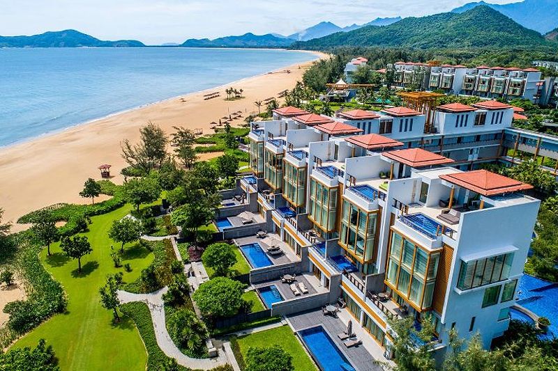 Hồ bơi ấn tượng tại Vedana Lagoon Resort & Spa